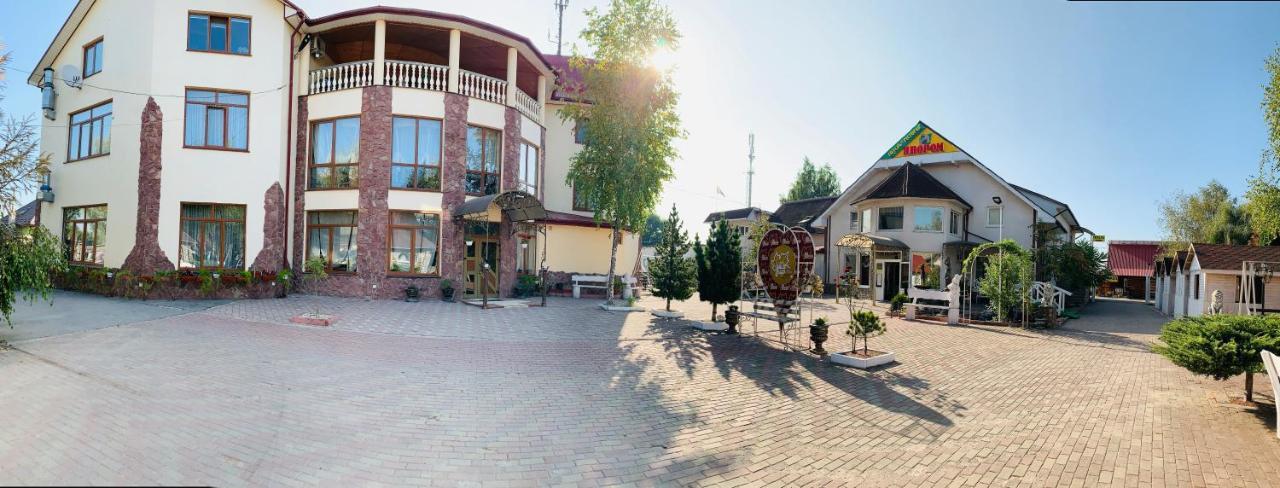 Pid Yavorom Hotel Drogomirchany Buitenkant foto