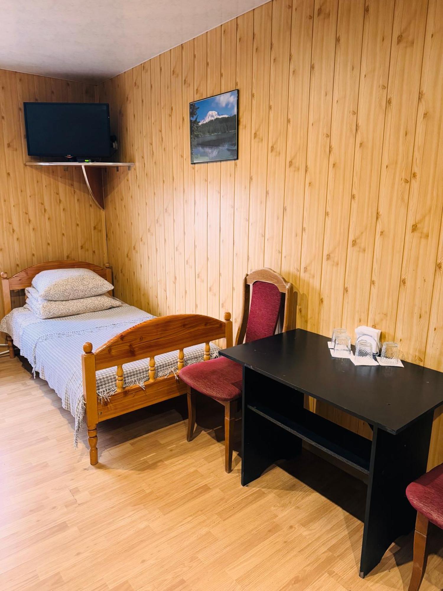 Pid Yavorom Hotel Drogomirchany Buitenkant foto