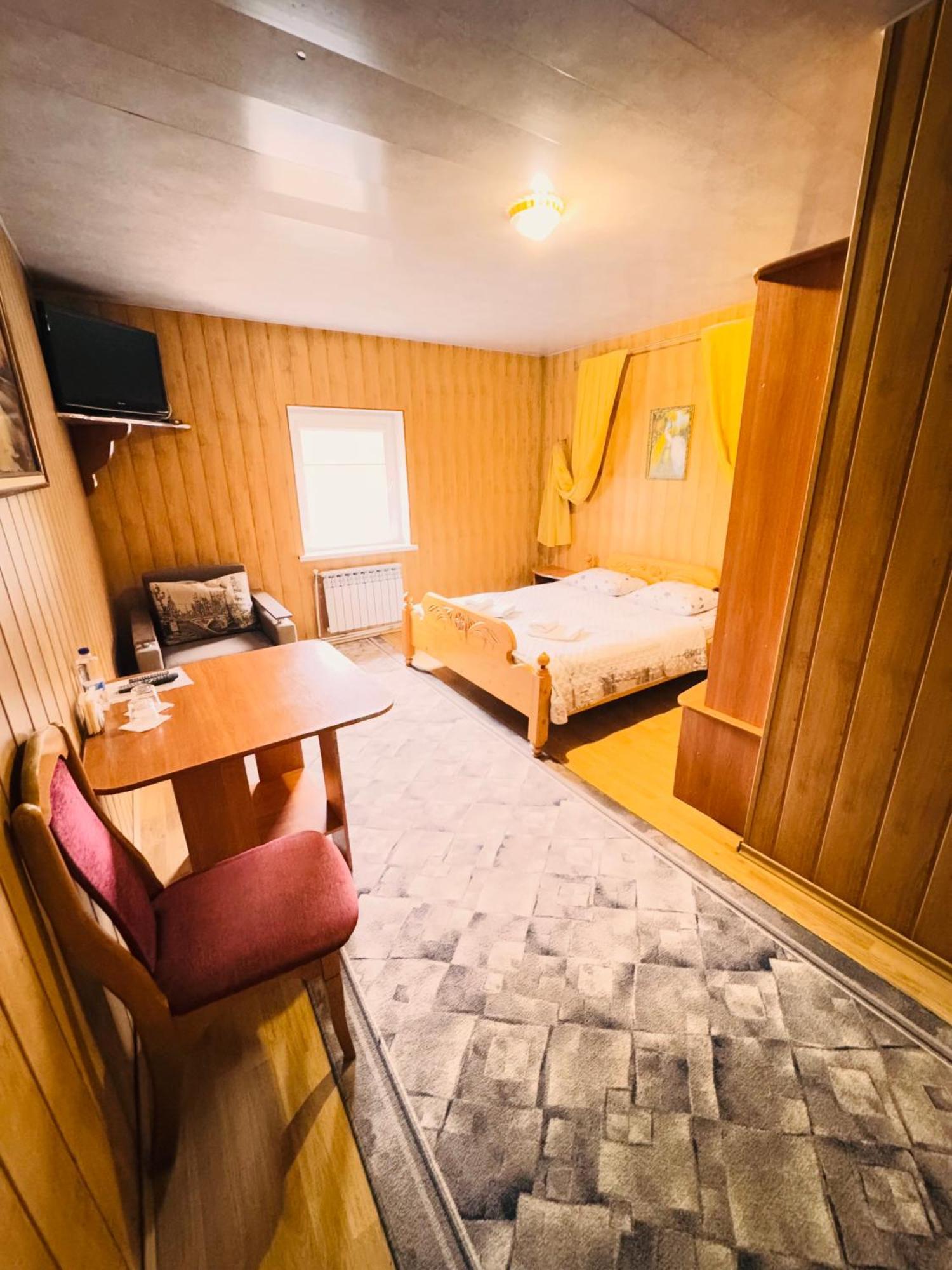 Pid Yavorom Hotel Drogomirchany Buitenkant foto
