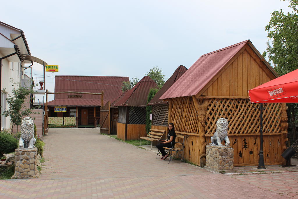 Pid Yavorom Hotel Drogomirchany Buitenkant foto